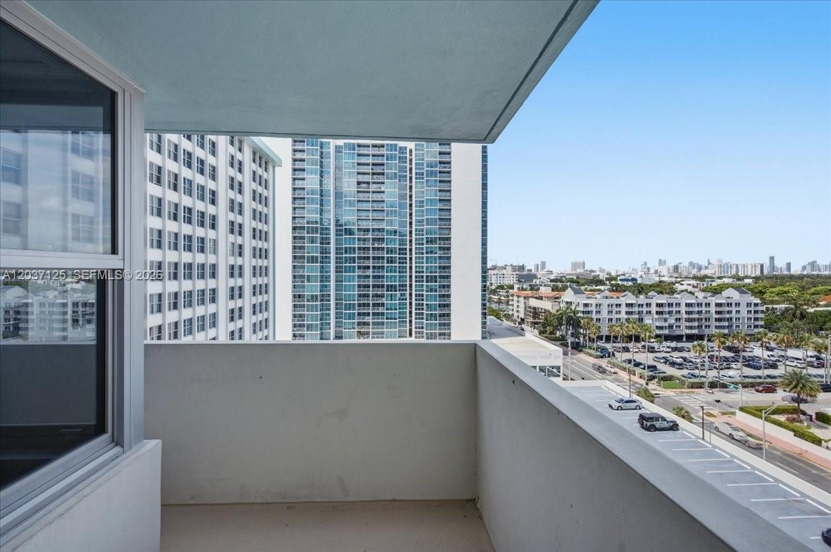 2899 Collins Ave # 1022