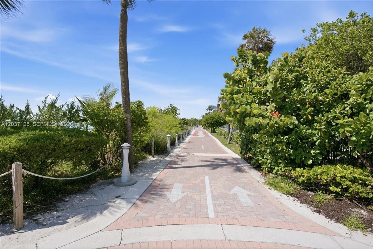 2899 Collins Ave # 1022