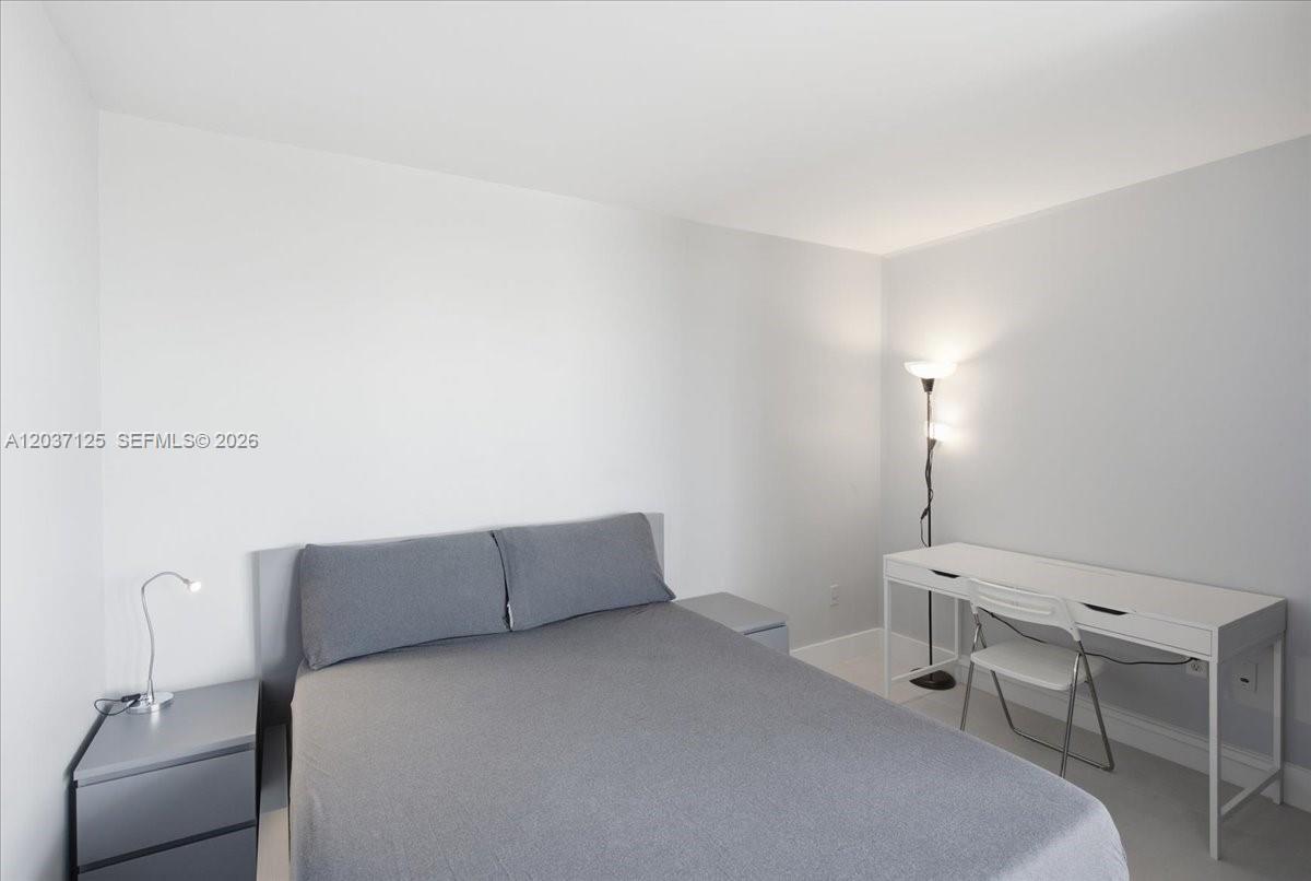2899 Collins Ave # 1022
