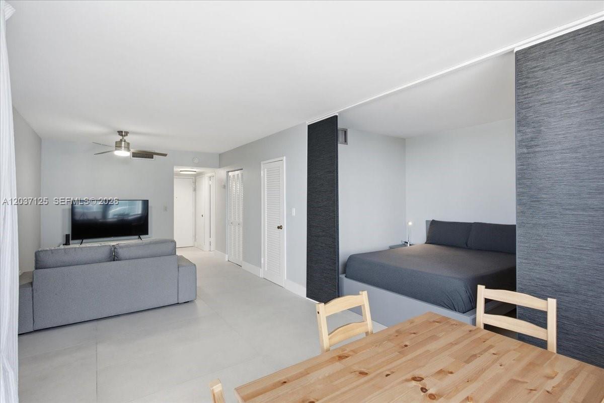 2899 Collins Ave # 1022