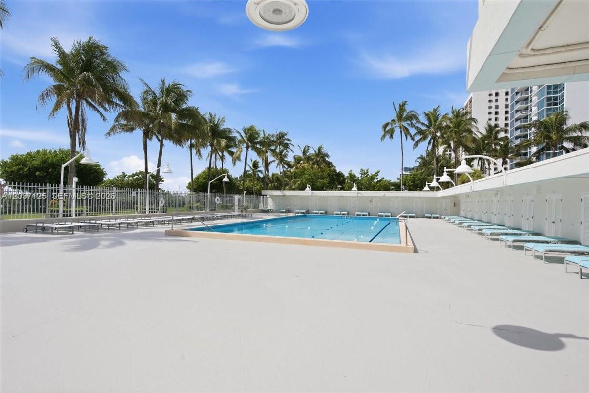 2899 Collins Ave # 1022