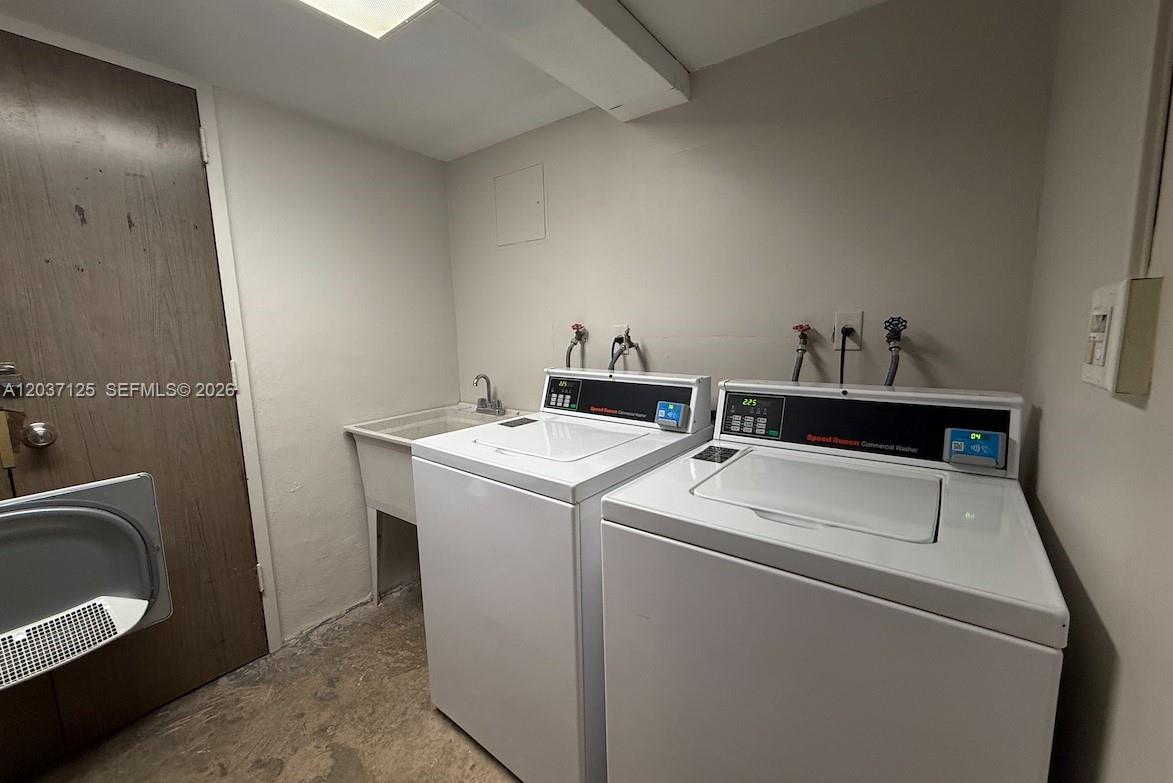 2899 Collins Ave # 1022
