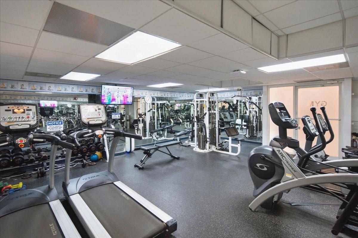 2899 Collins Ave # 1022