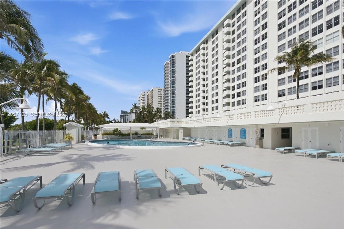 2899 Collins Ave # 1022