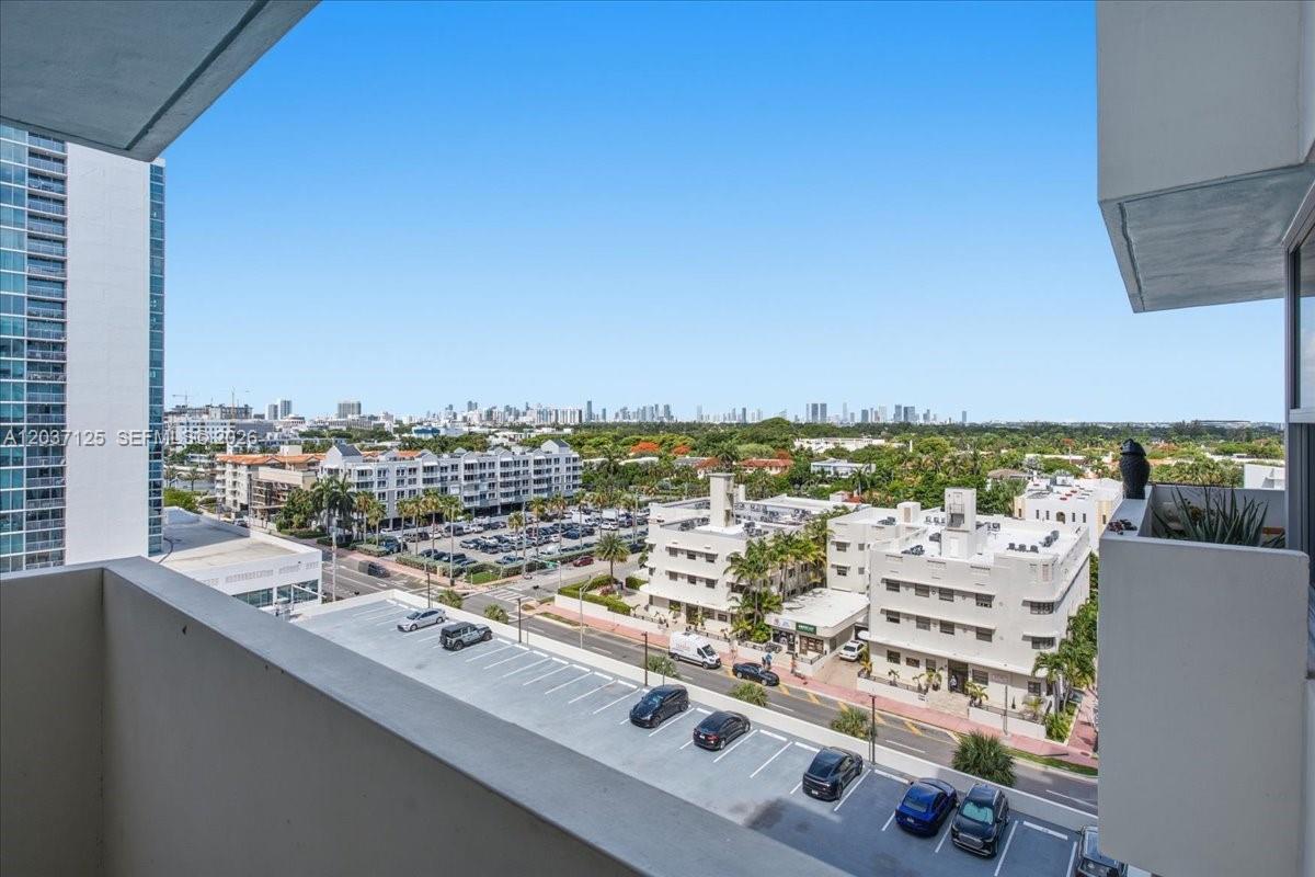 2899 Collins Ave # 1022