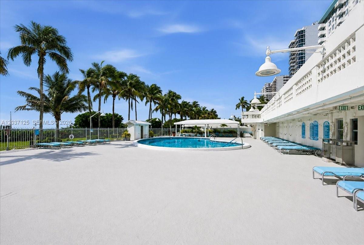 2899 Collins Ave # 1022