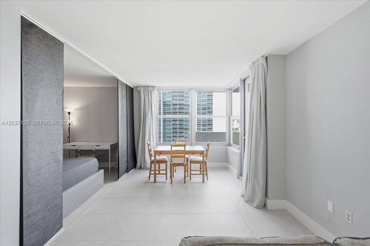 2899 Collins Ave # 1022
