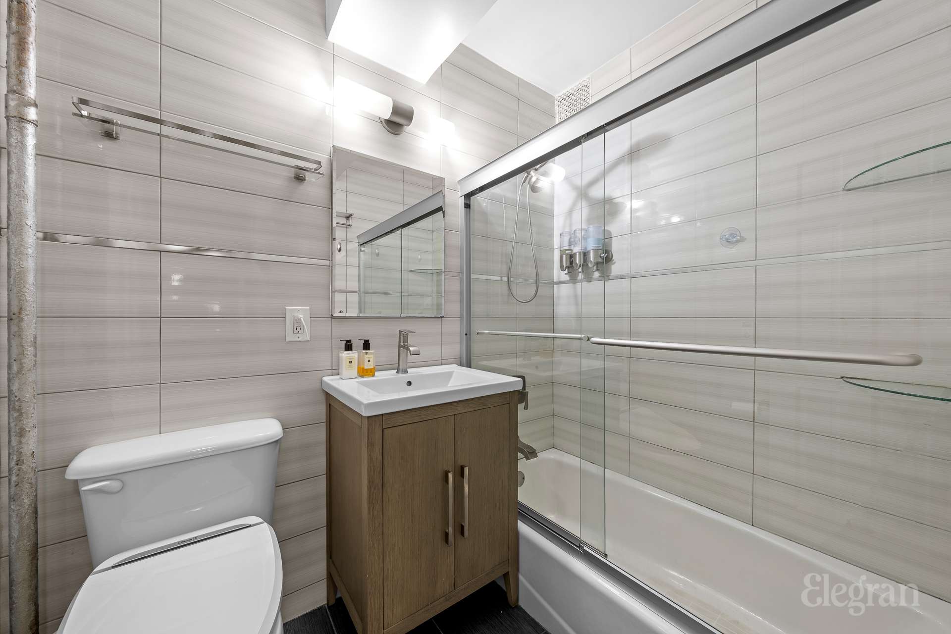 130 Saint Edwards St Unit: 2C