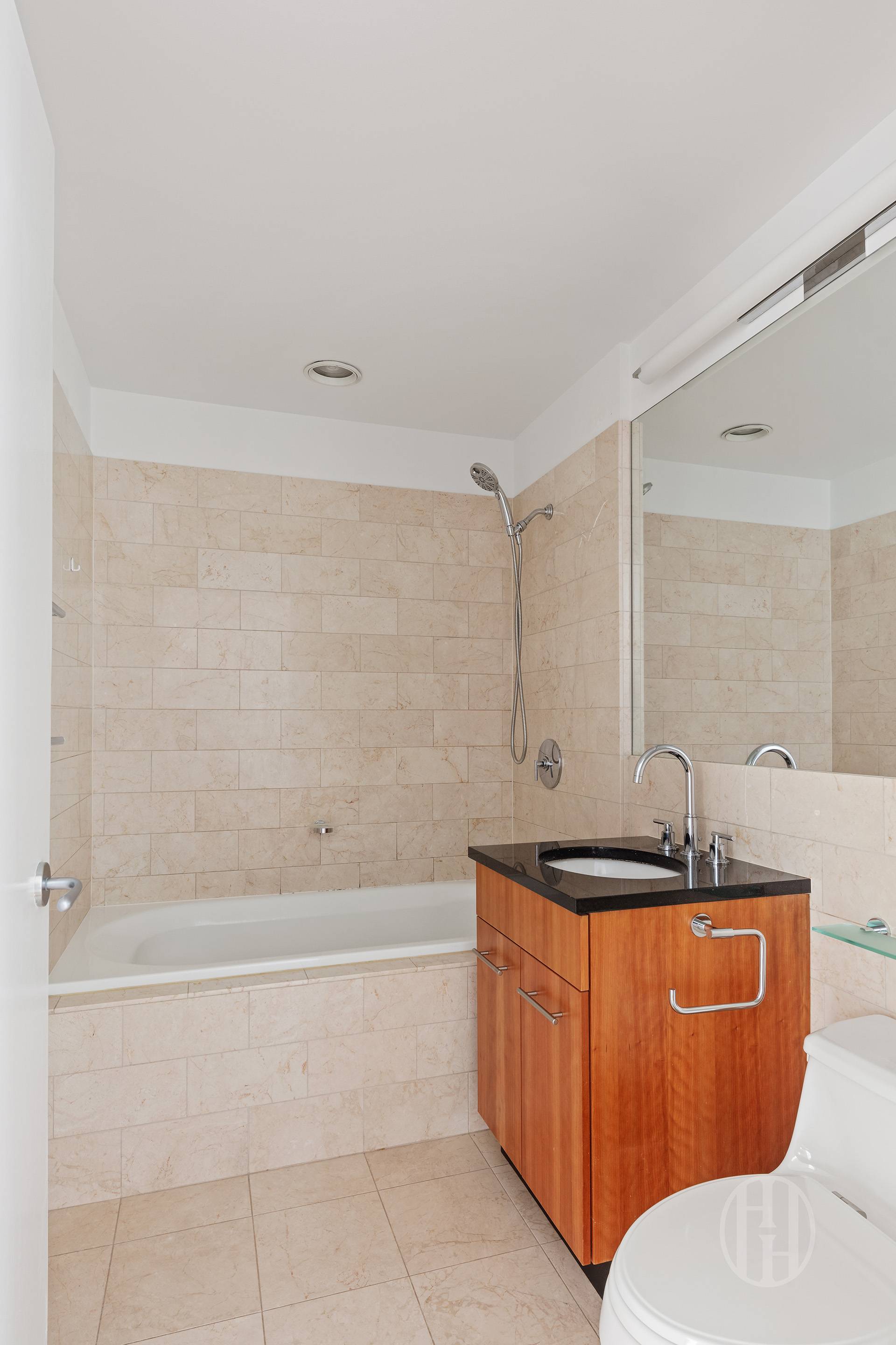 11 East 29th Street Unit: 32C