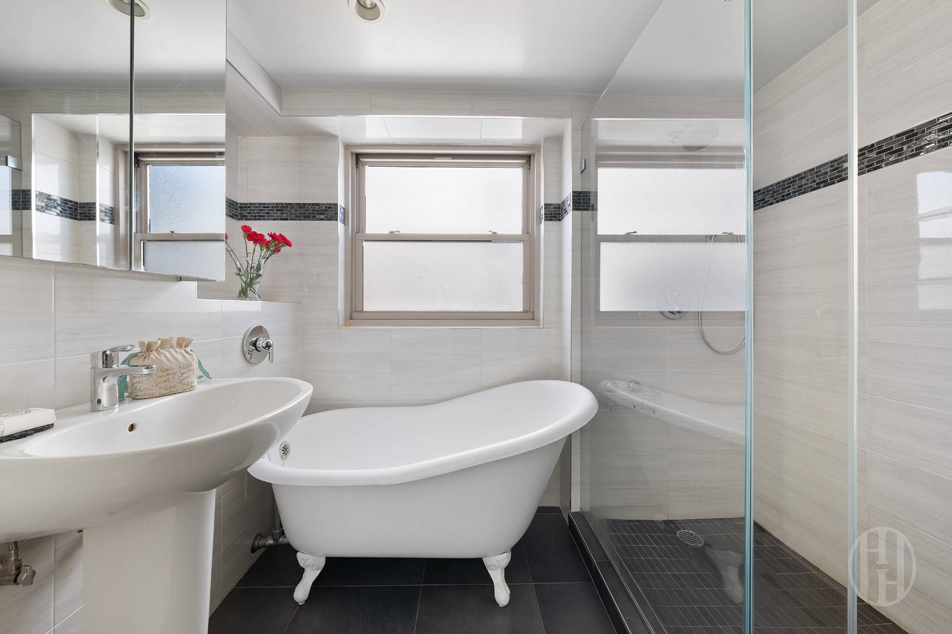 137 East 36th Street Unit: 20C