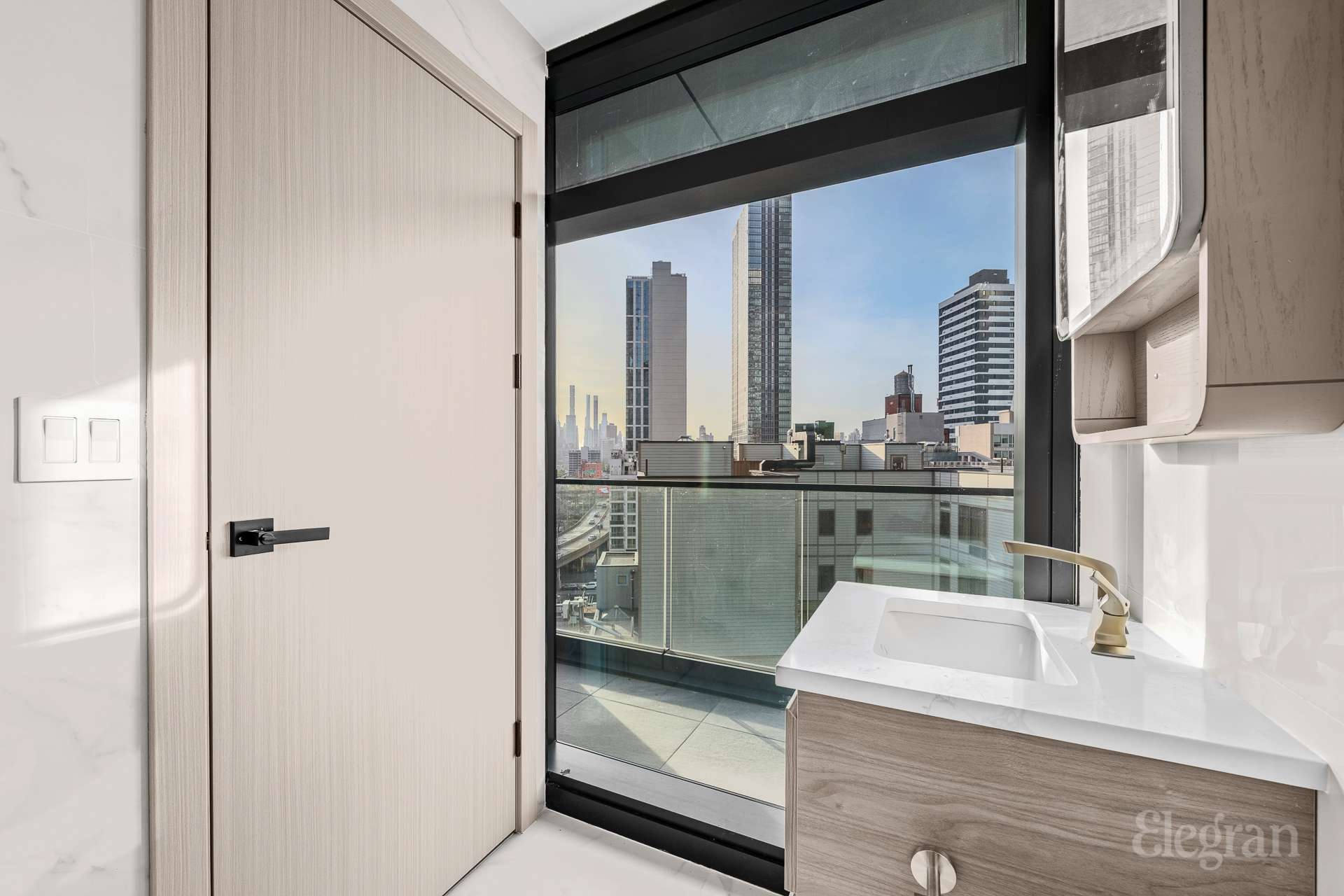 42 -62 Hunter St Unit: 11A