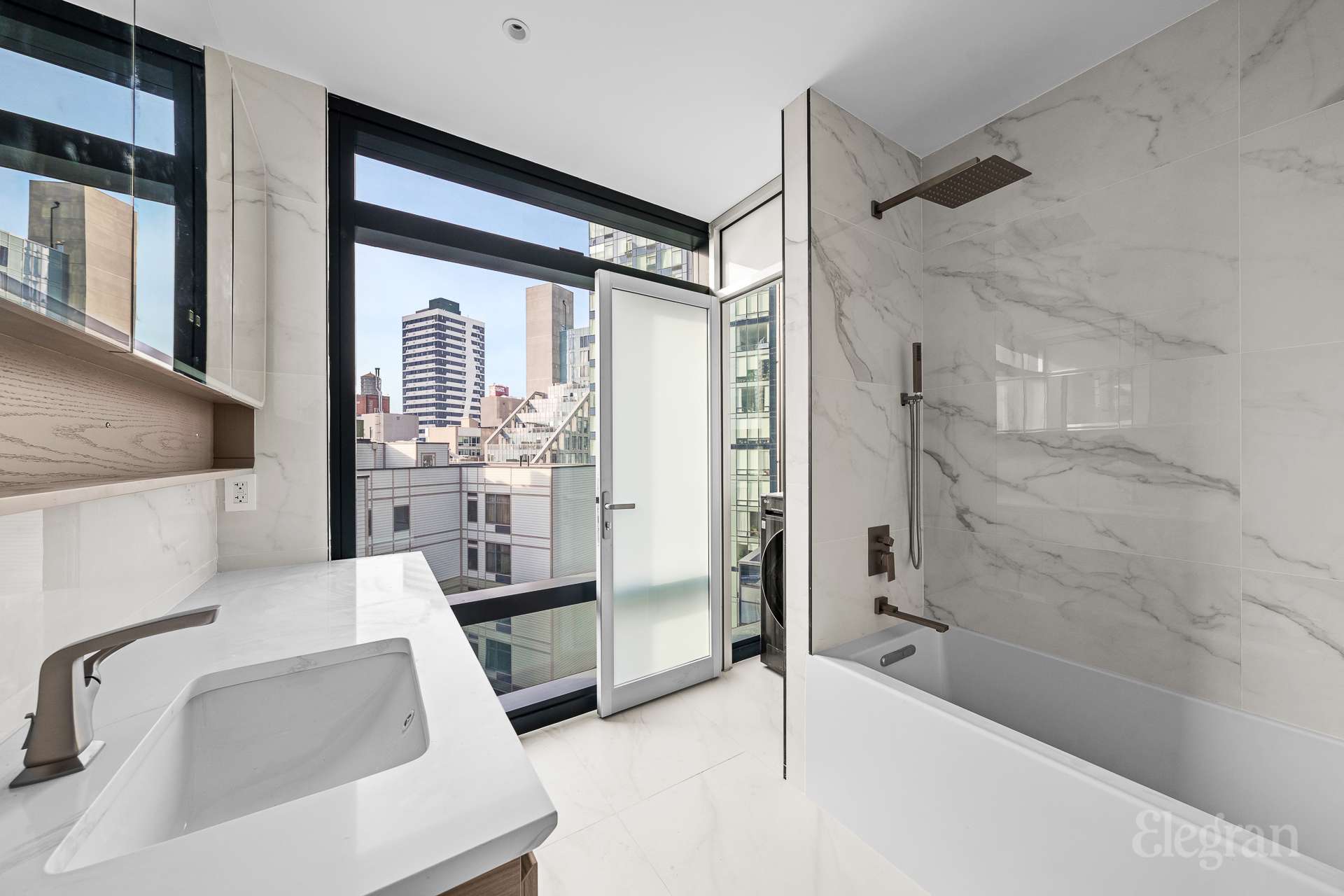 42 -62 Hunter St Unit: 11A