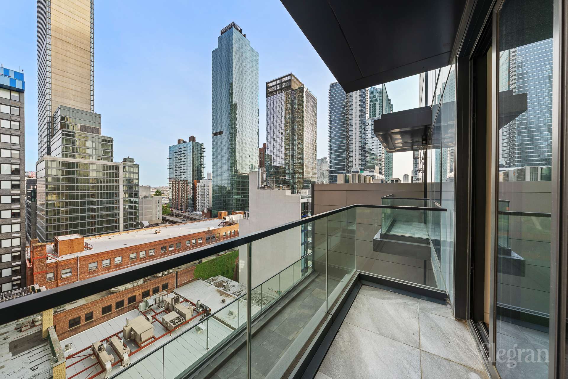 42 -62 Hunter St Unit: 11A