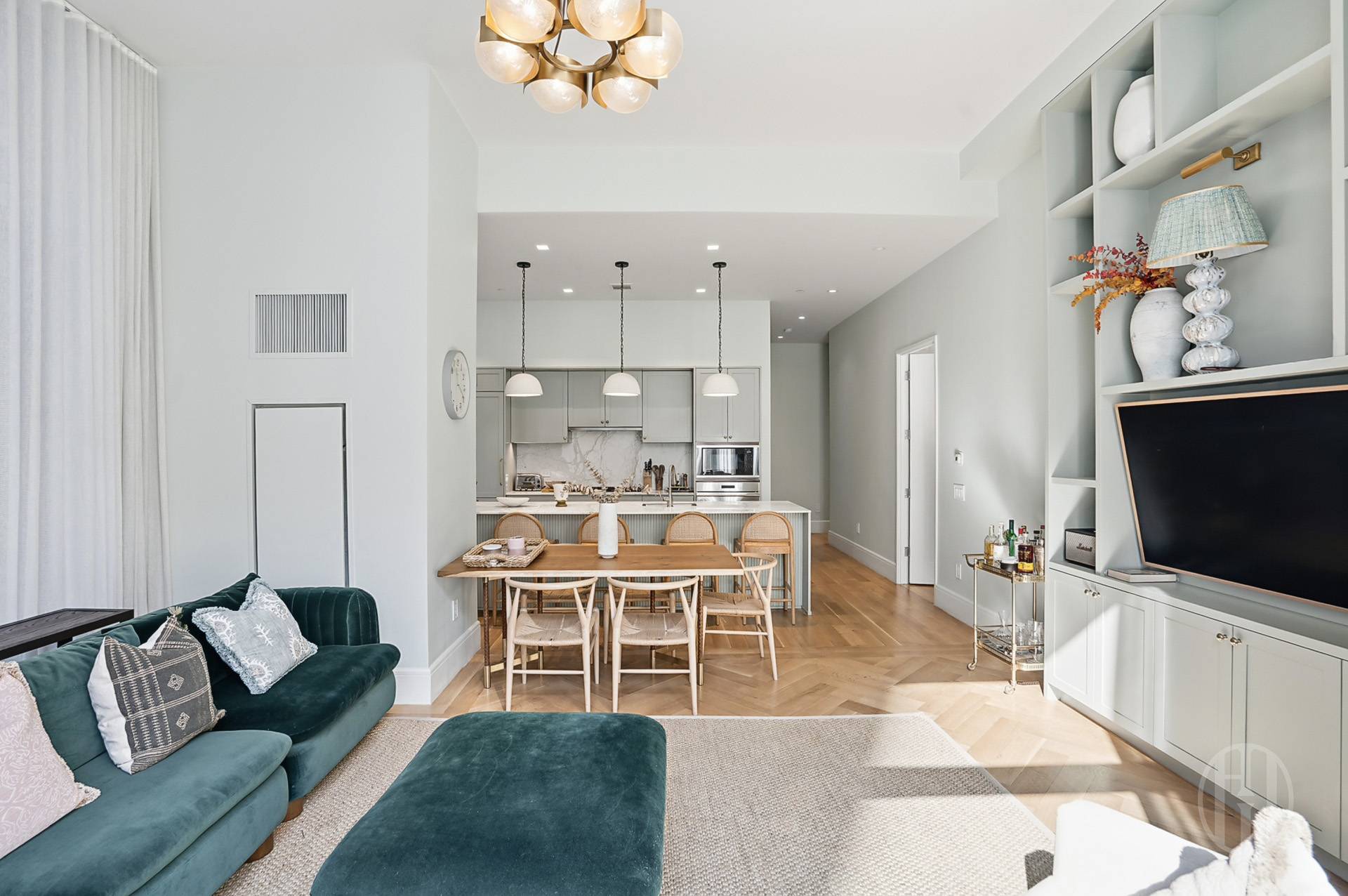 215 East 19th Street Unit: 2B