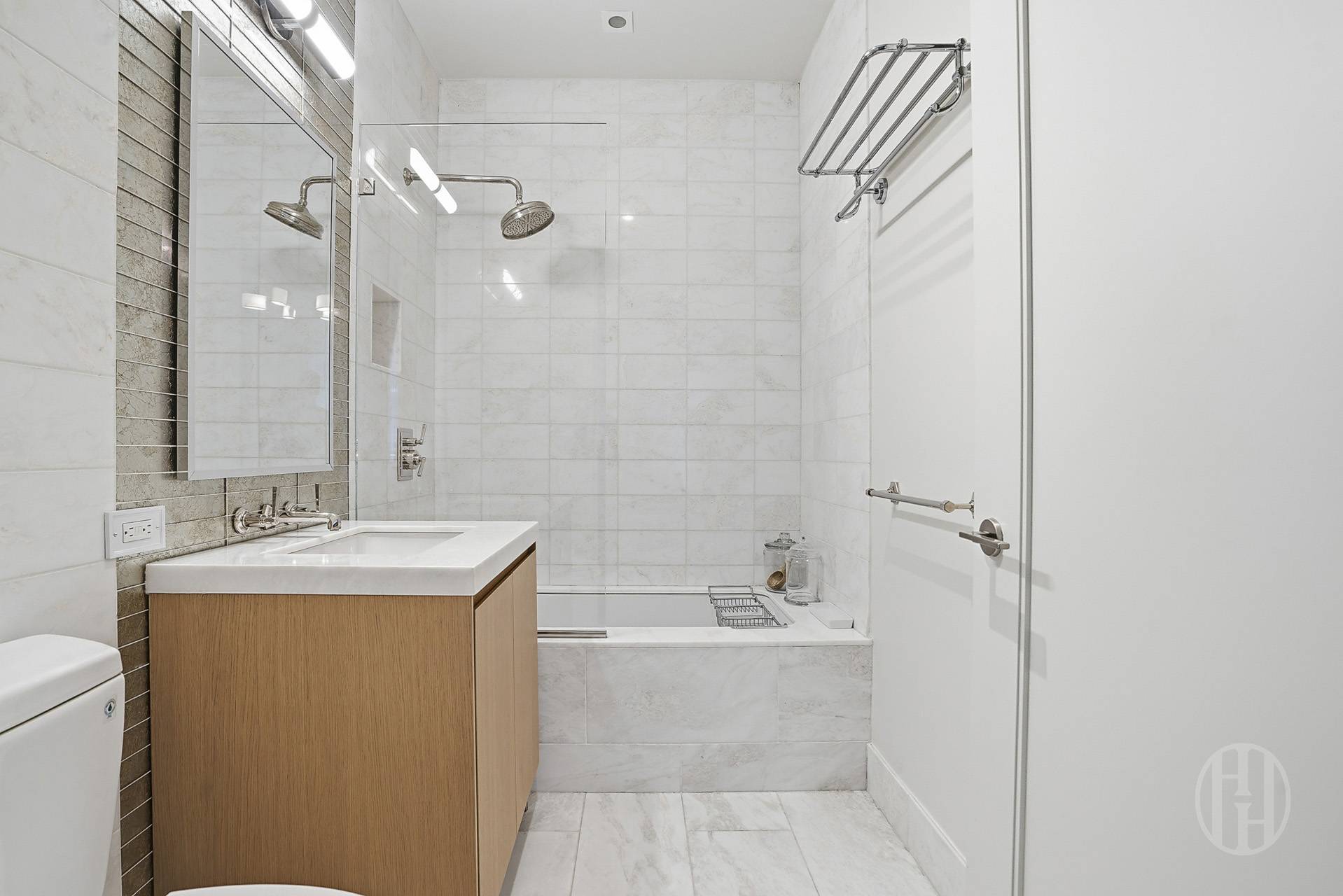 215 East 19th Street Unit: 2B