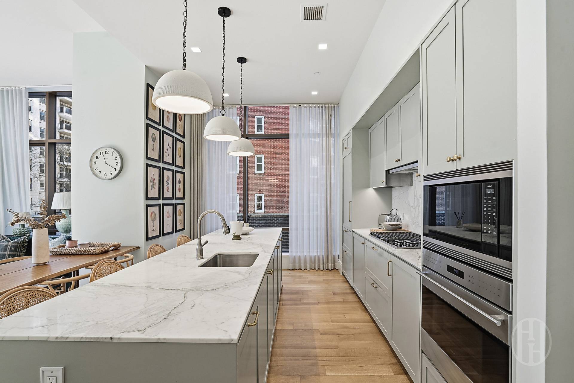 215 East 19th Street Unit: 2B