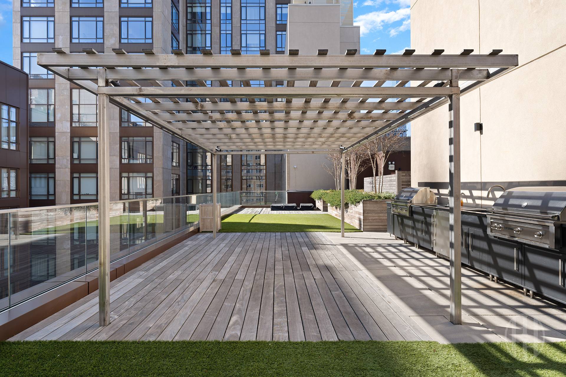 215 East 19th Street Unit: 2B