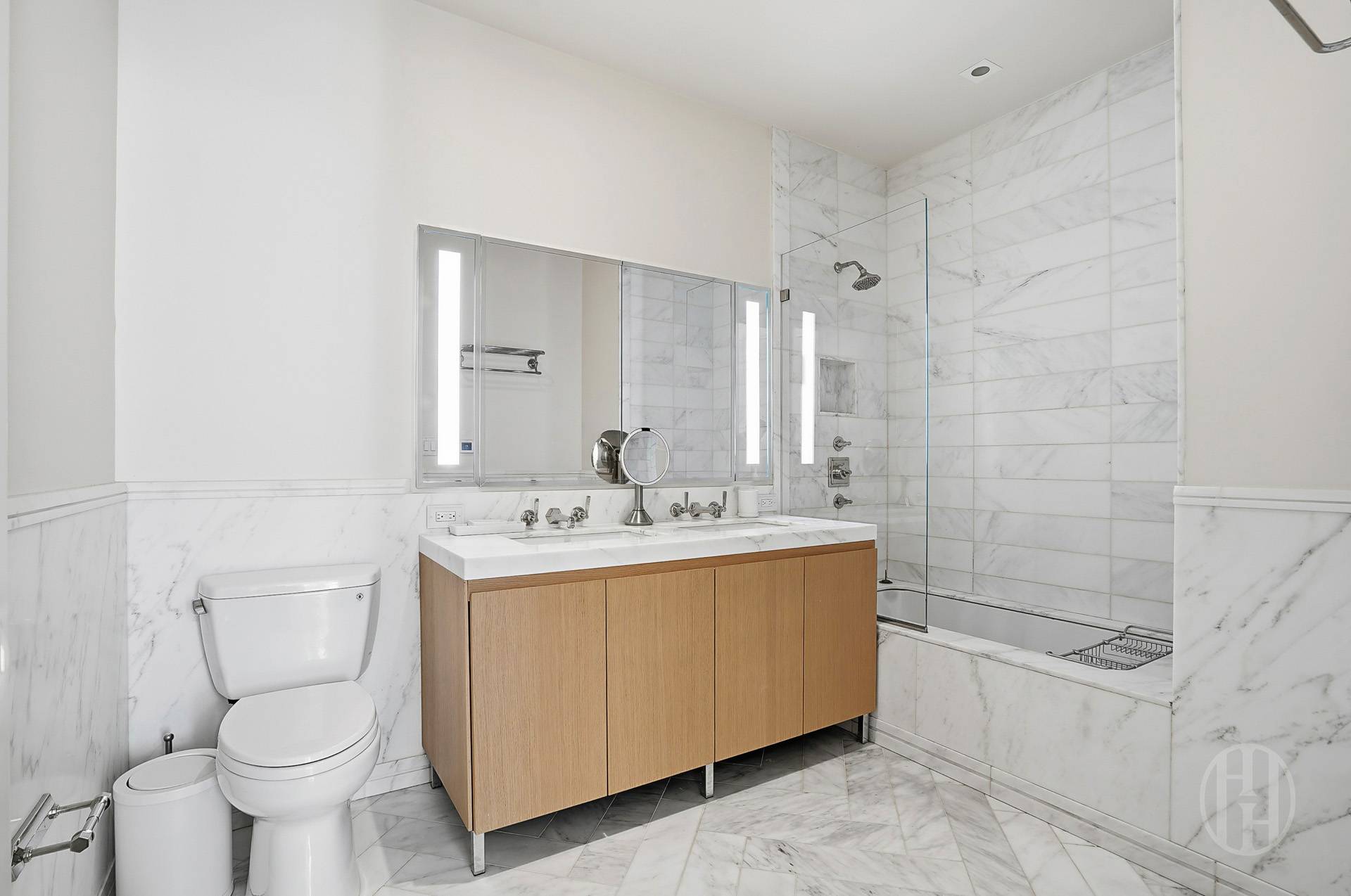 215 East 19th Street Unit: 2B