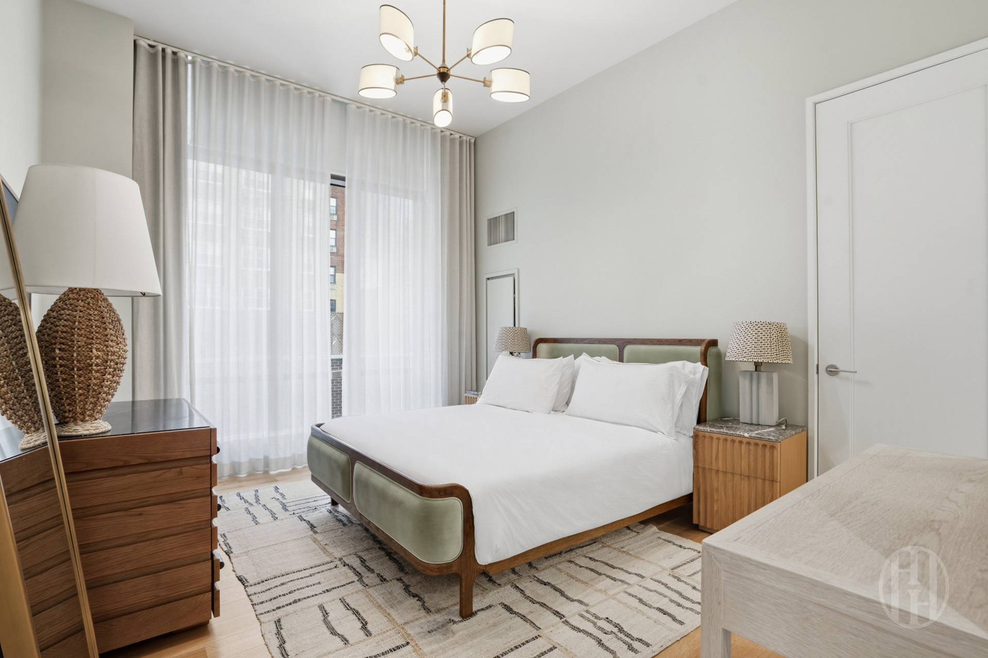 215 East 19th Street Unit: 2B