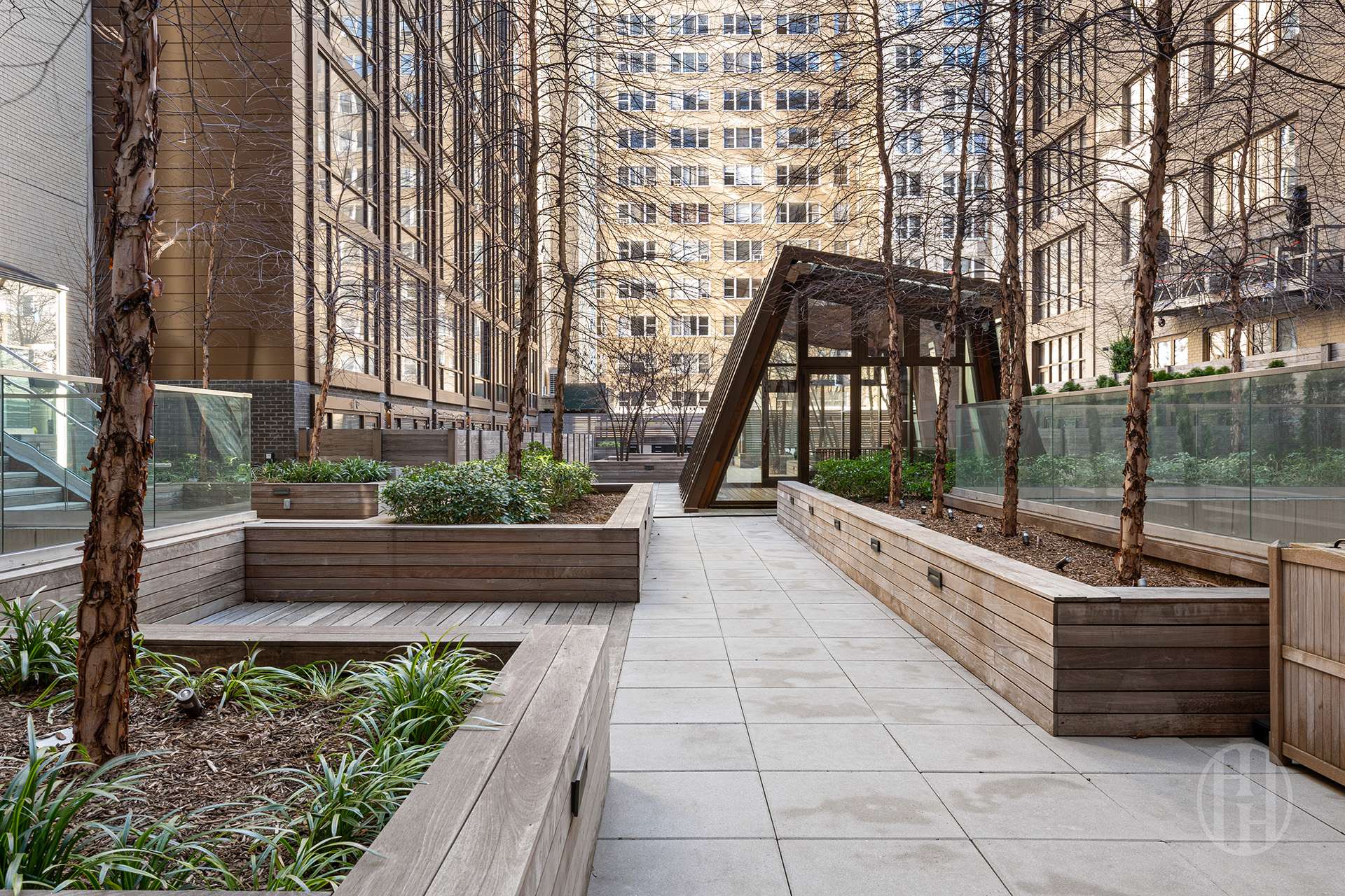 215 East 19th Street Unit: 2B