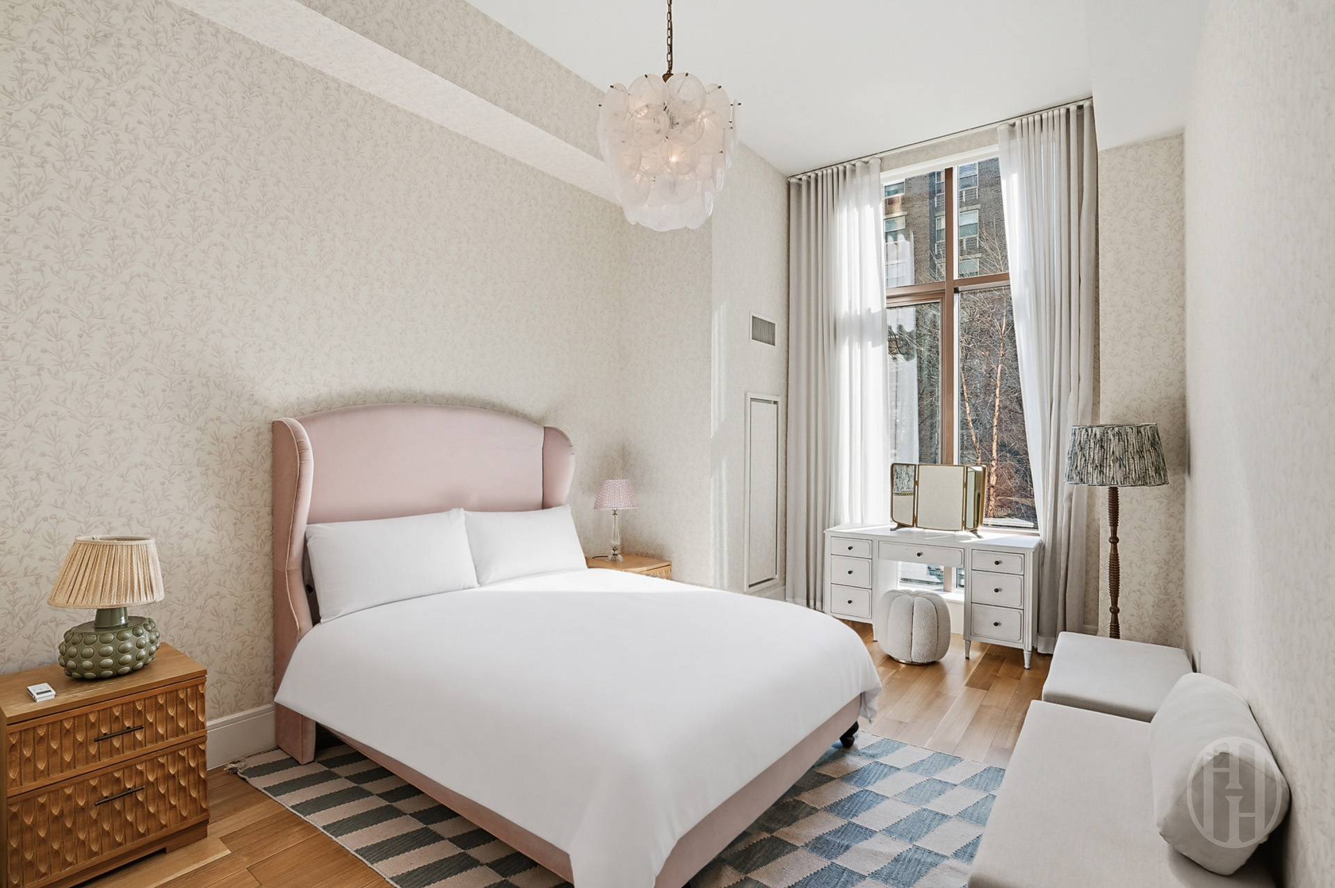 215 East 19th Street Unit: 2B