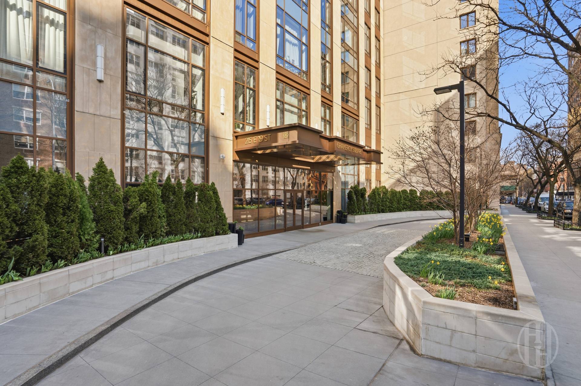 215 East 19th Street Unit: 2B