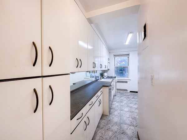 1615 Ave I Unit: 122