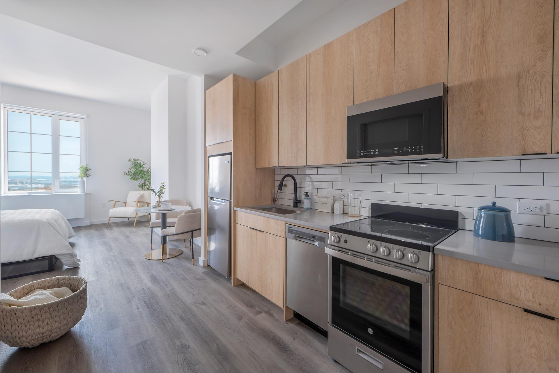 1856 PARK Avenue 13E