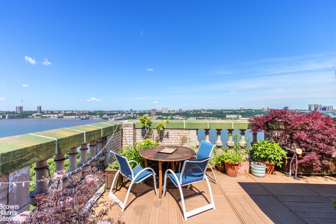 370 RIVERSIDE Drive PHA