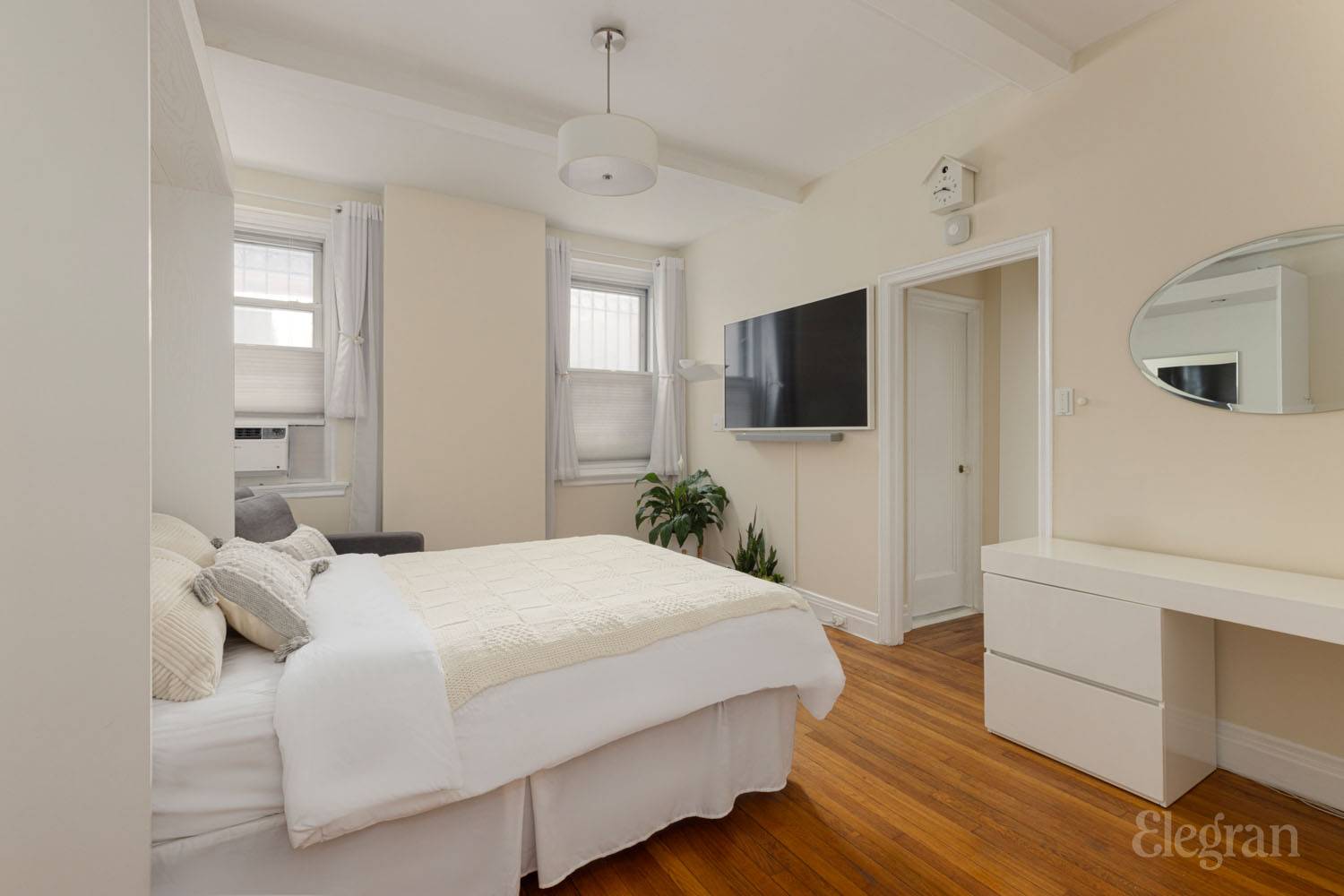 325 W 45th Street 101