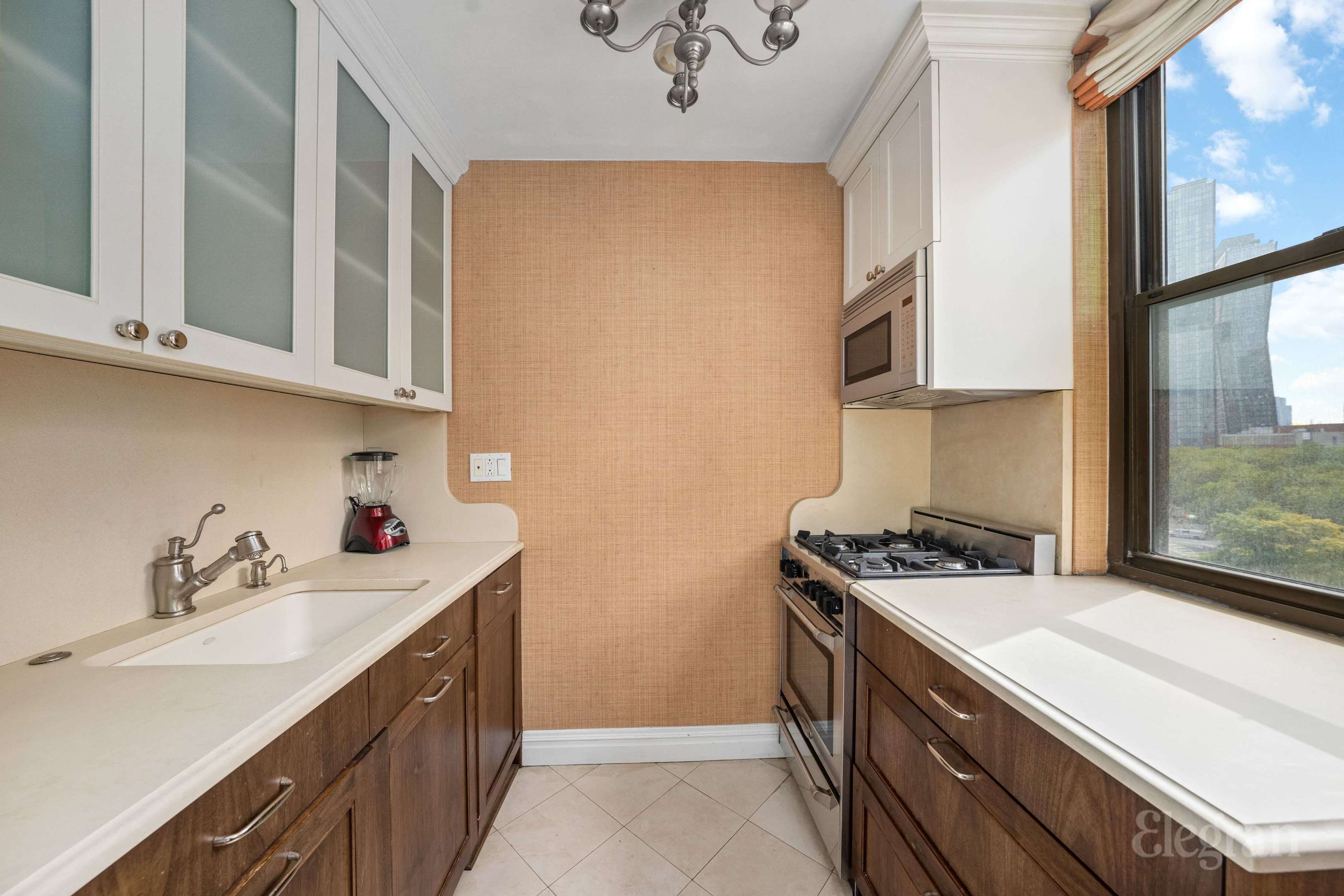 225 E 36th Street #7L