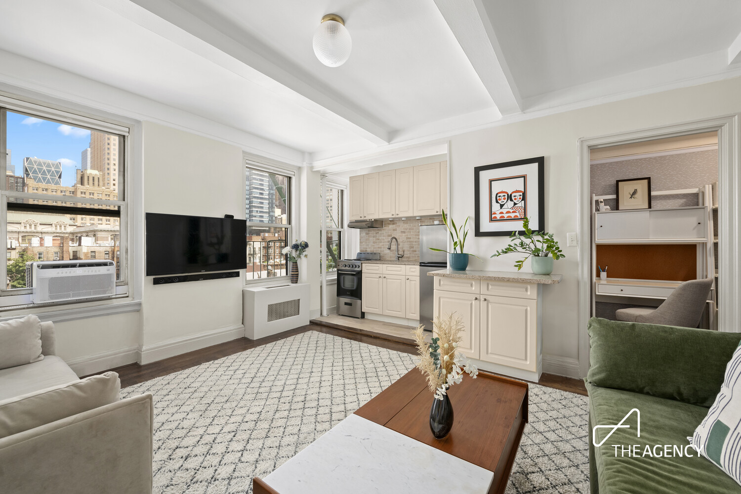 325 W 45TH Street 819