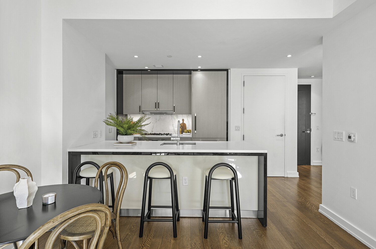 261 W 25TH Street GARDENC