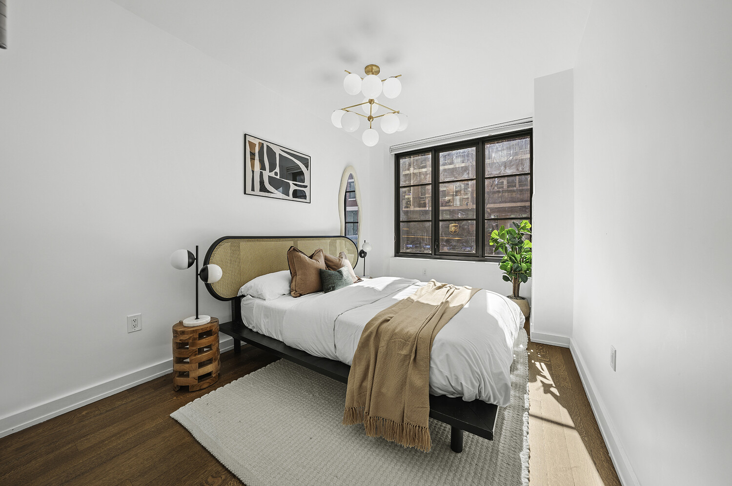 261 W 25TH Street GARDENC