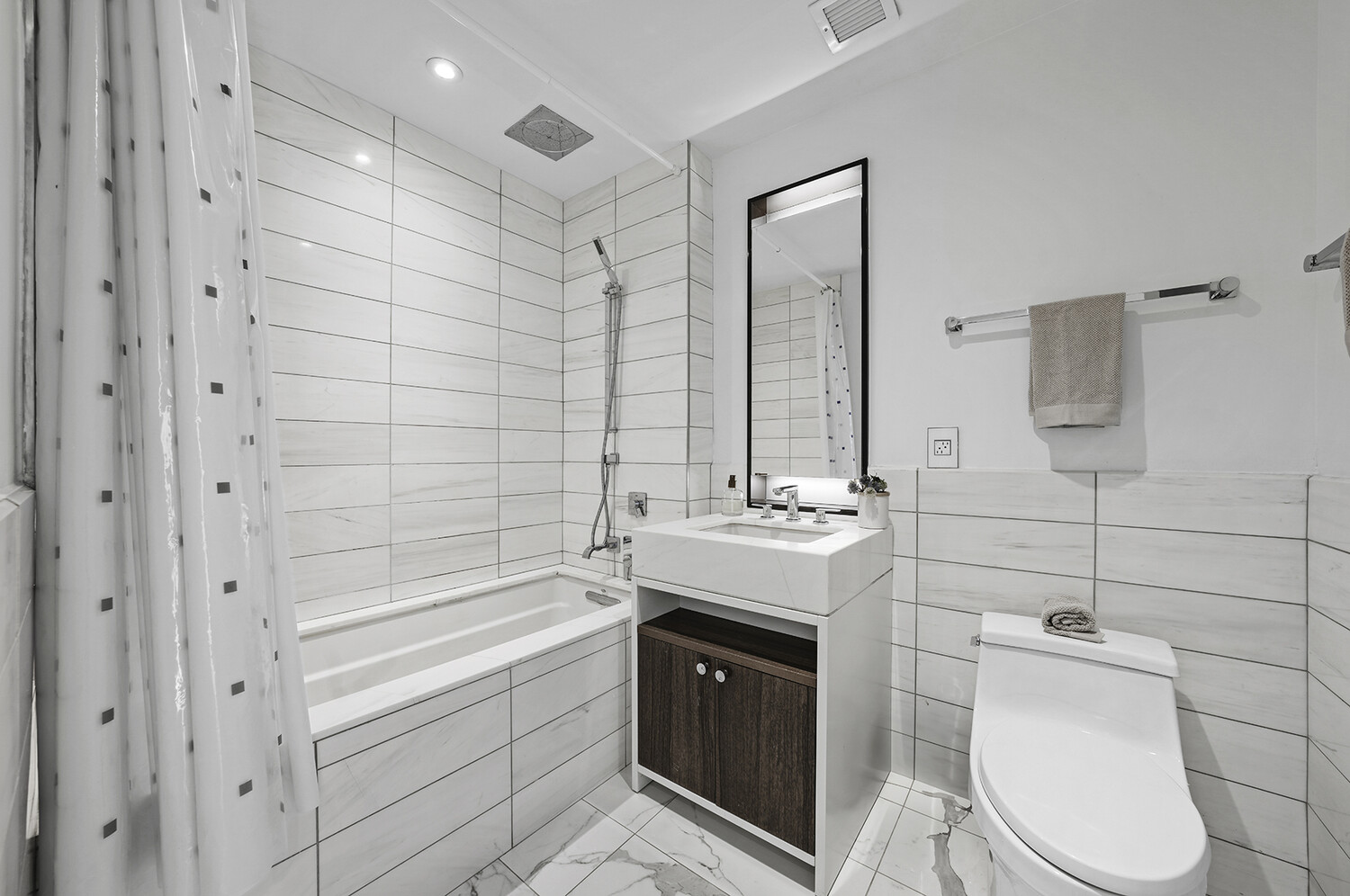 261 W 25TH Street GARDENC