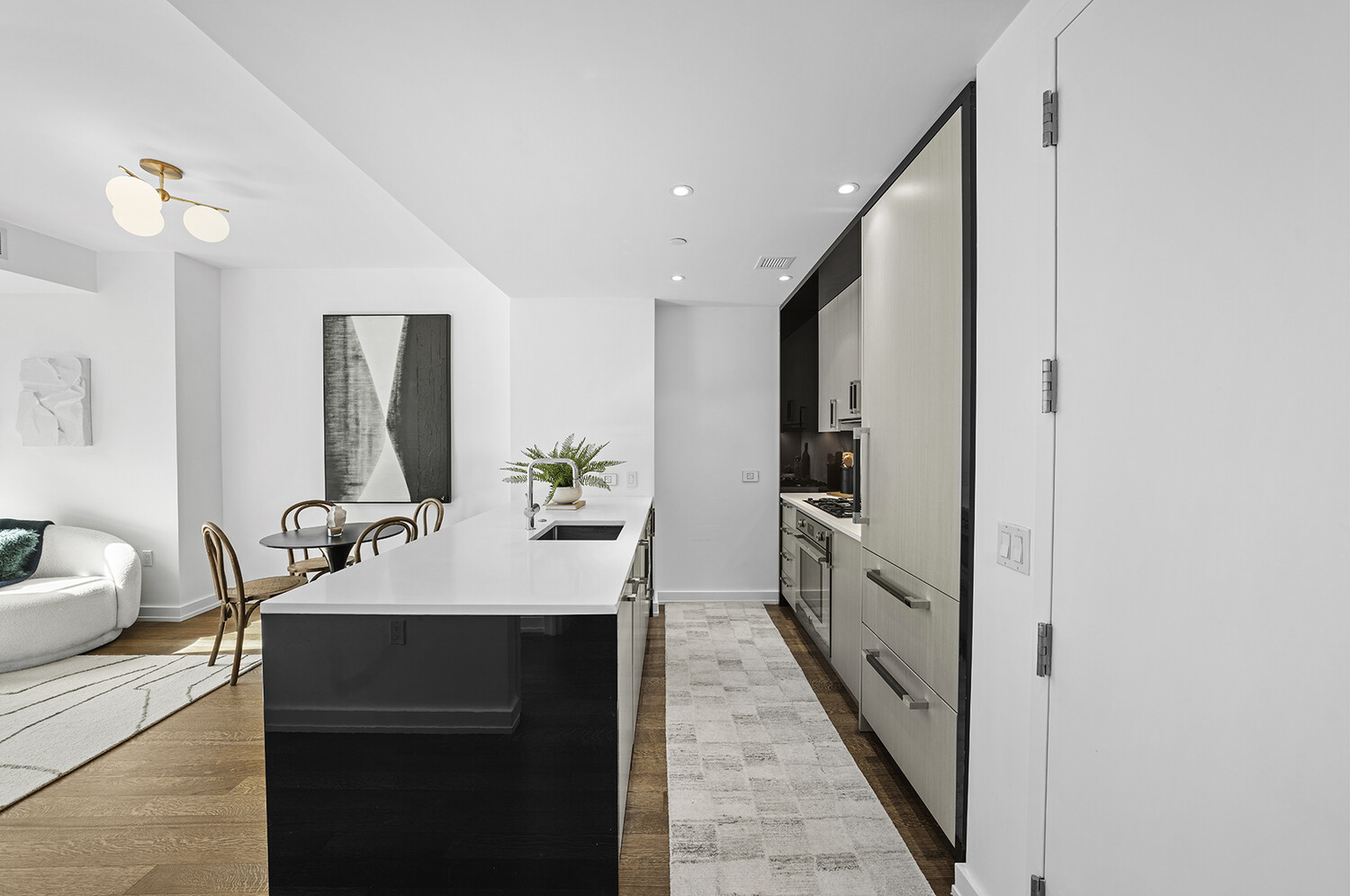 261 W 25TH Street GARDENC