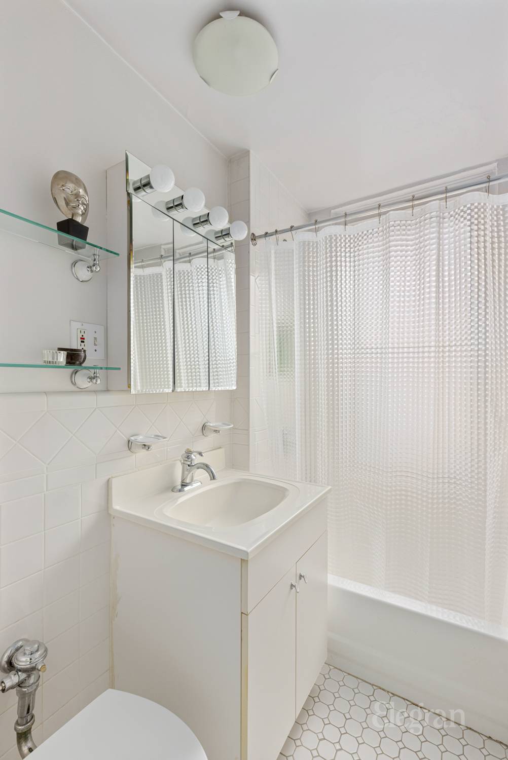 325 W 45th Street 319