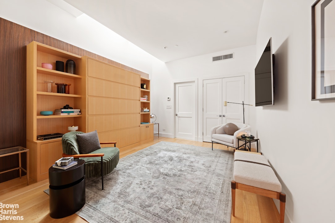7 E 17TH Street PHS