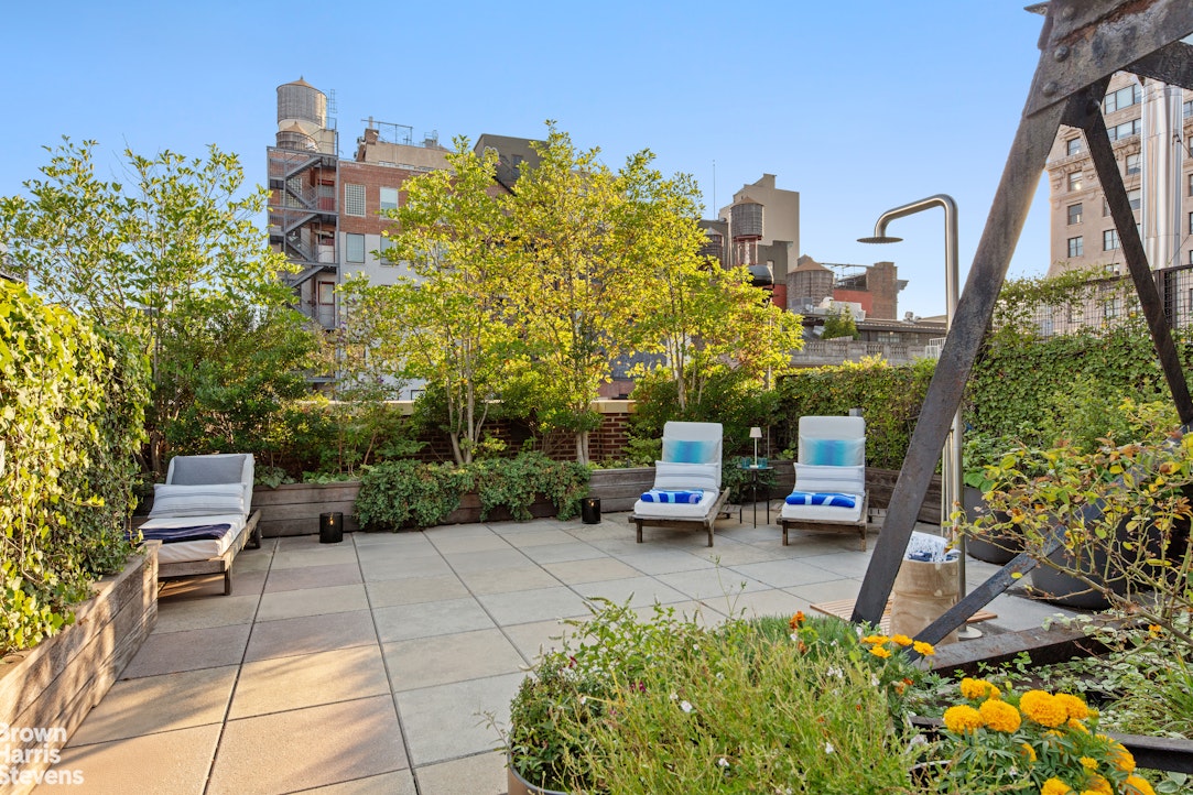 7 E 17TH Street PHS