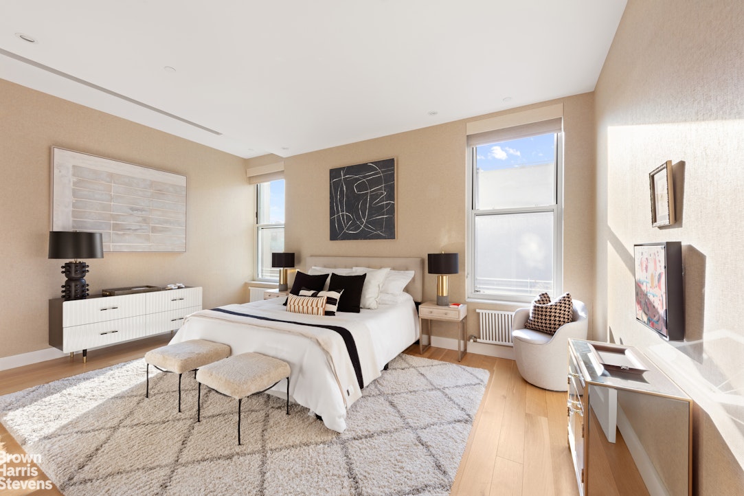 7 E 17TH Street PHS