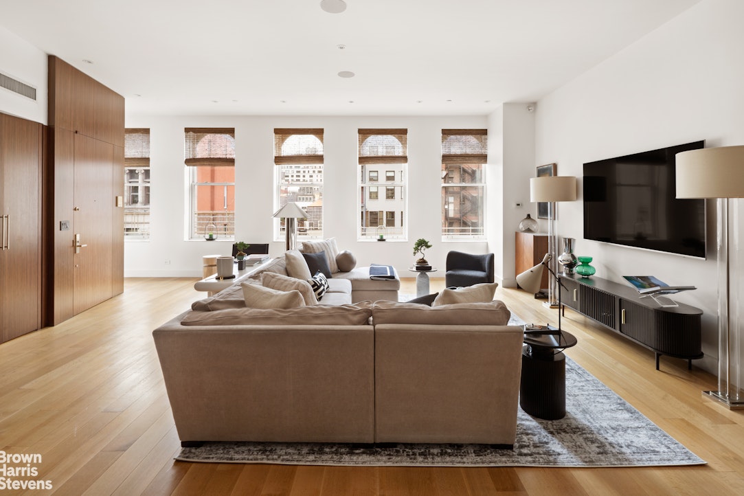 7 E 17TH Street PHS
