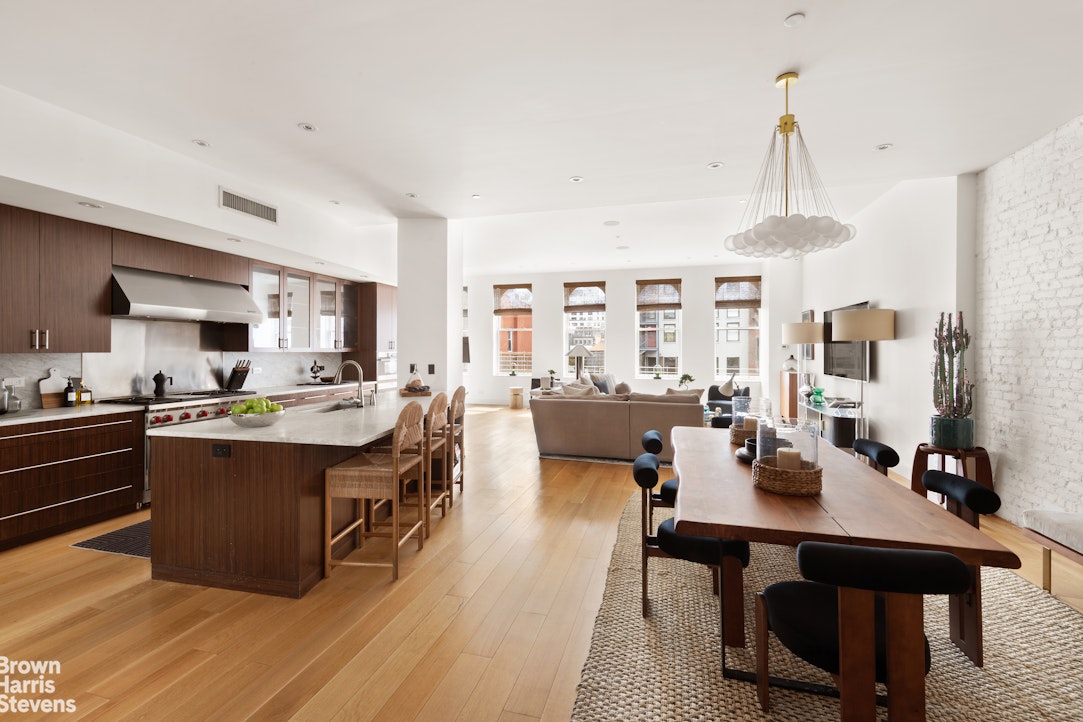 7 E 17TH Street PHS