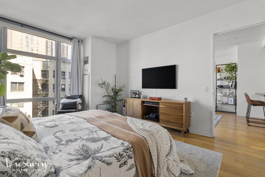 310 W 52nd Street 5J
