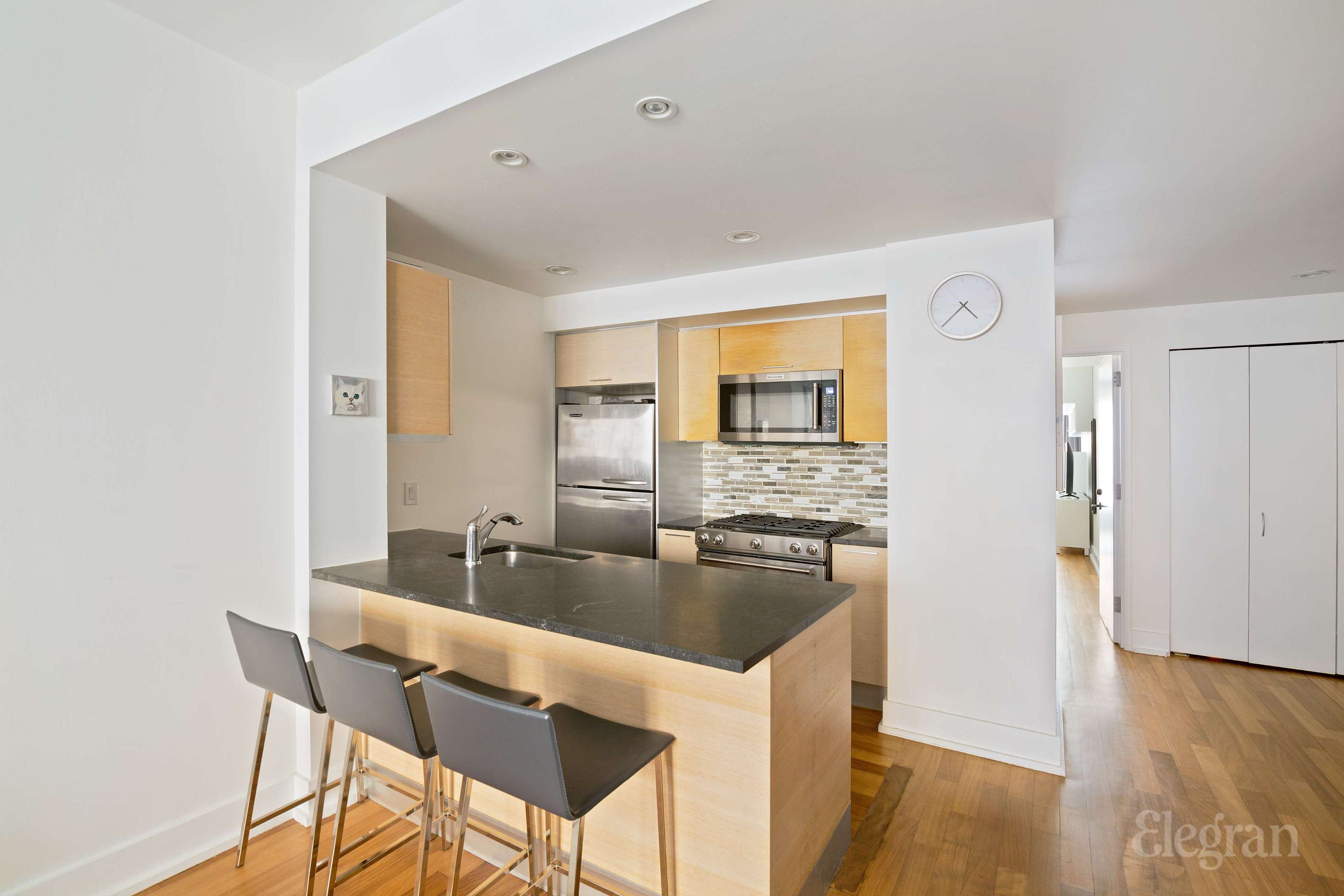 350 W 42nd Street 4E