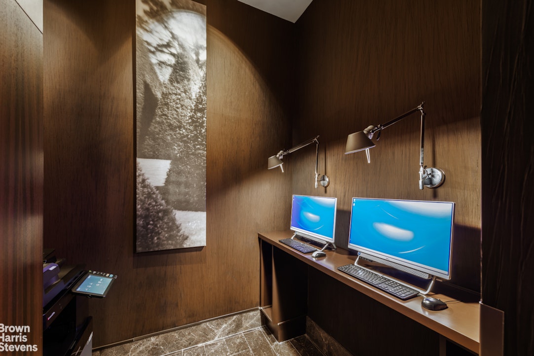 88 GREENWICH Street 2704