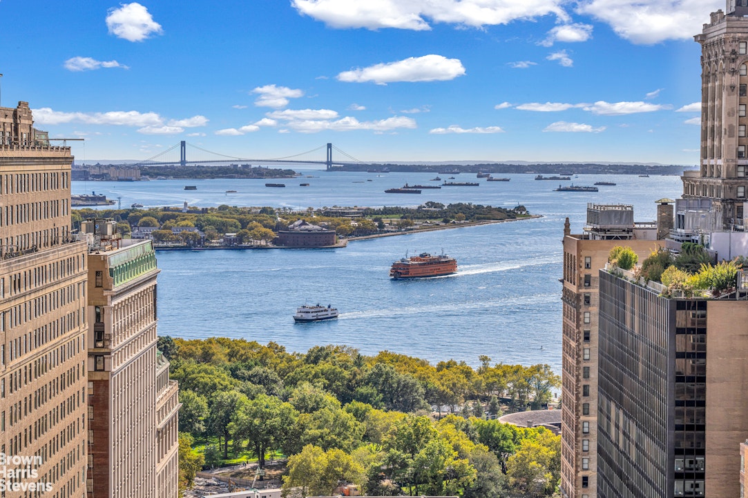 88 GREENWICH Street 2704
