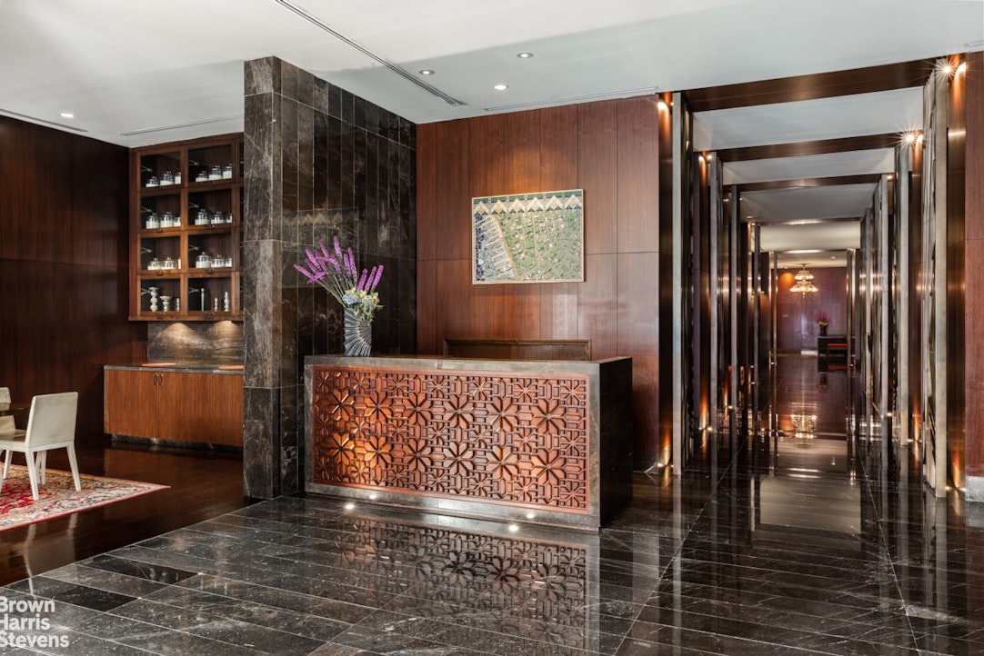 88 GREENWICH Street 2704