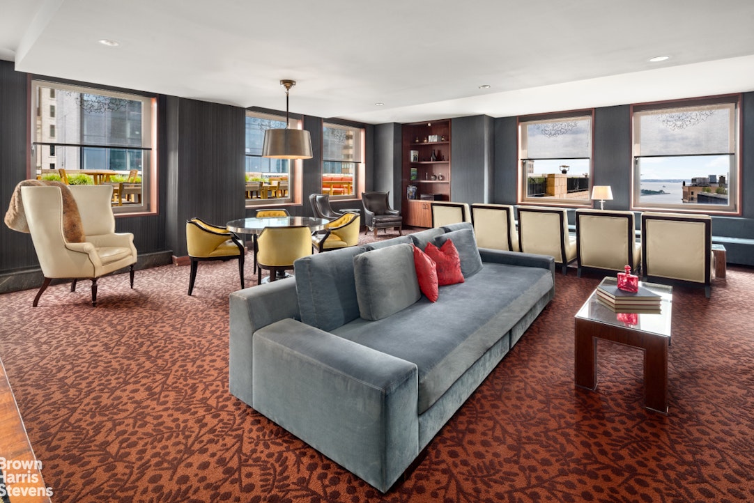 88 GREENWICH Street 2704