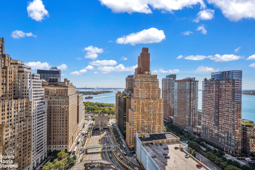 88 GREENWICH Street 2704