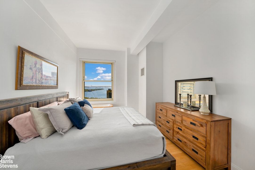 88 GREENWICH Street 2704